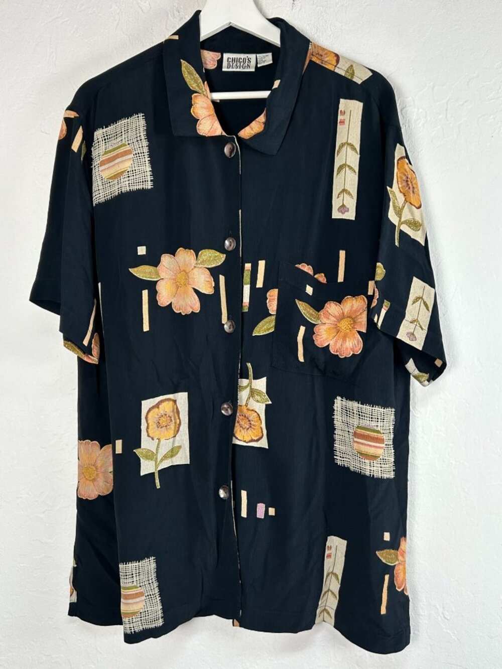 Chico's Design Womens Black Floral Print Rayon Button-Down Shirt Size 2 Casual
